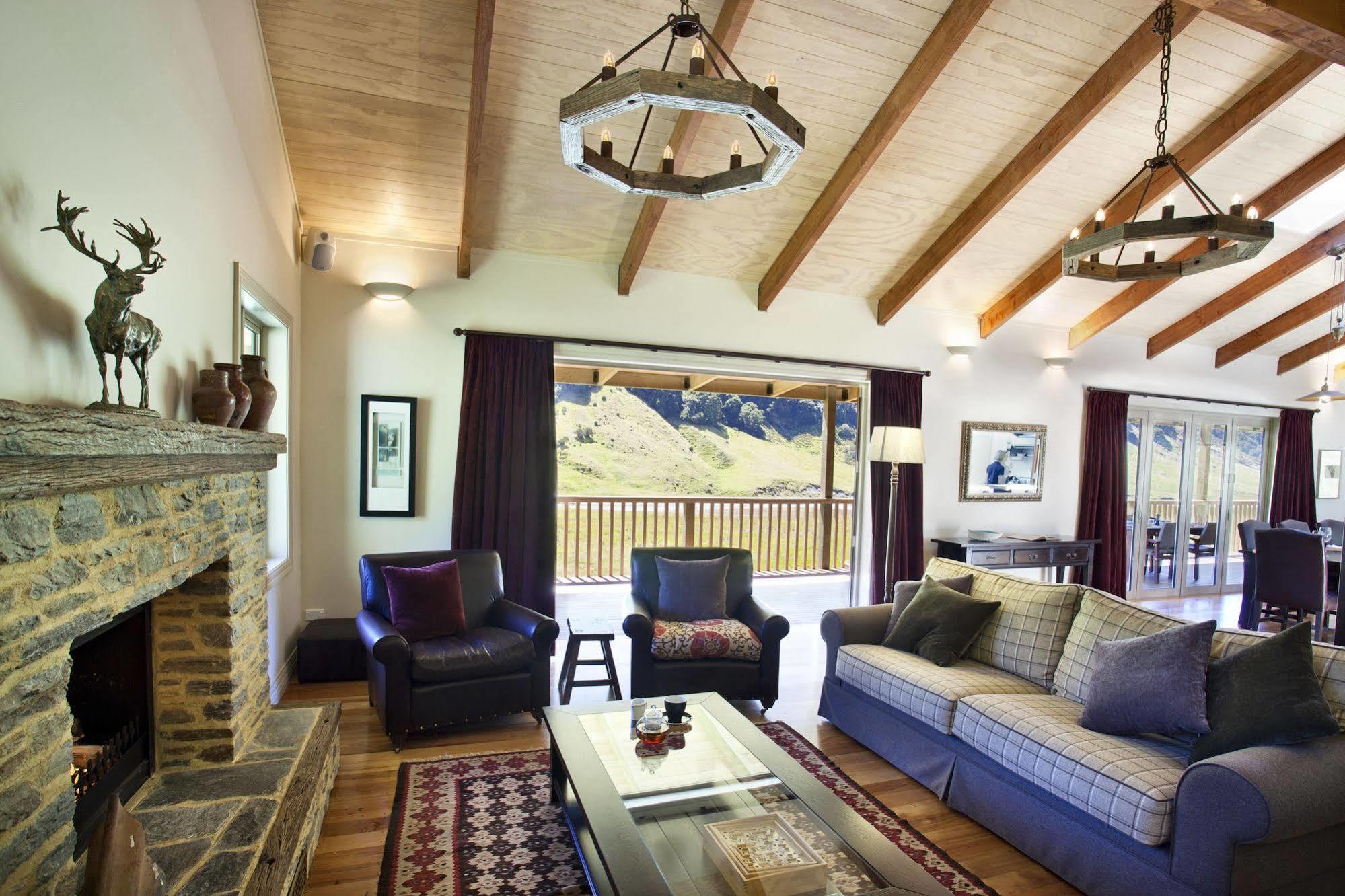 Minaret Station Alpine Lodge Wanaka Exterior photo